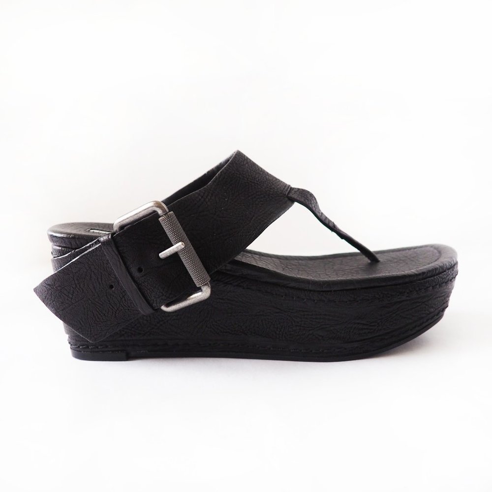 Vera Wang Lavender Leather Wedge Platform Sandal